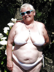 Grannies rider woman shows big boobs