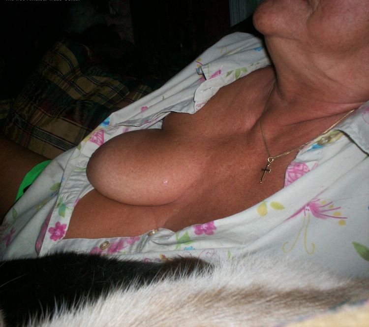 Granny sexy shows big tits