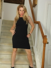 Steamy American MILF playing on the stairway