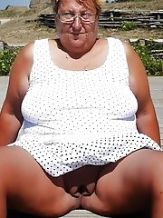 Aged missis shows fat ass